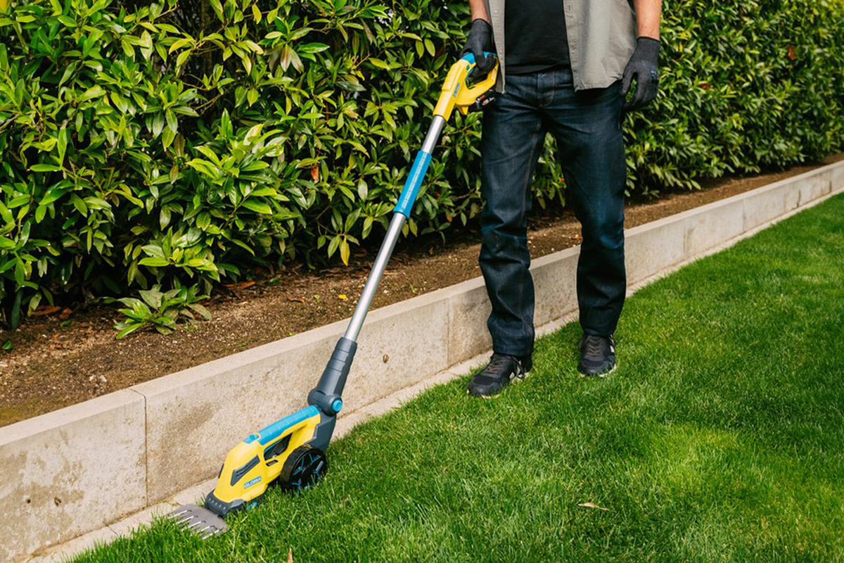 GLORIA FineCut 18V compact Drive&Cut ist eine flexible Griffverlängerung (Akku-Schere nicht im Lieferumfang enthalten)