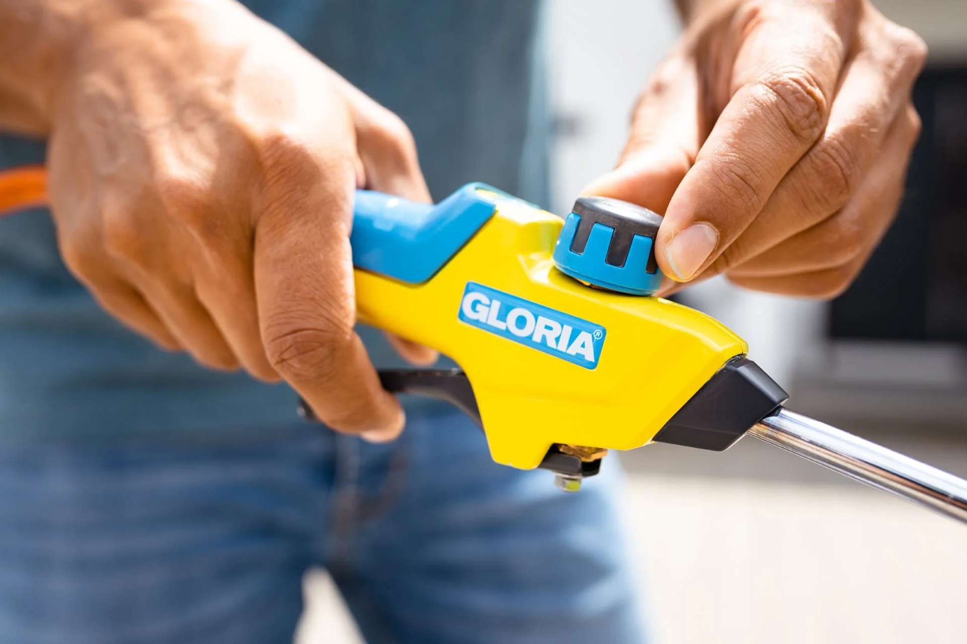 Bedienung/Zündung auf Knopfdruck bequem am Handgriff