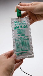 Hanna Pufferlösung HI70007 pH 7,01 im Portionsbeutel zur schnellen Kalibrierung unterwegs